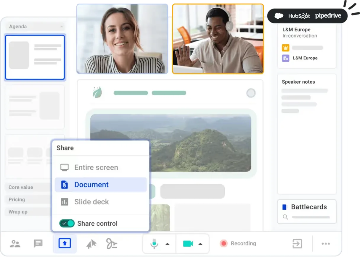 Demodesk Meeting Videocall mit Agenda- und Playbook-Panel links, Live-Videokacheln und einer CRM-Deal-Karte mit Gesprächsnotizen und Battlecards rechts